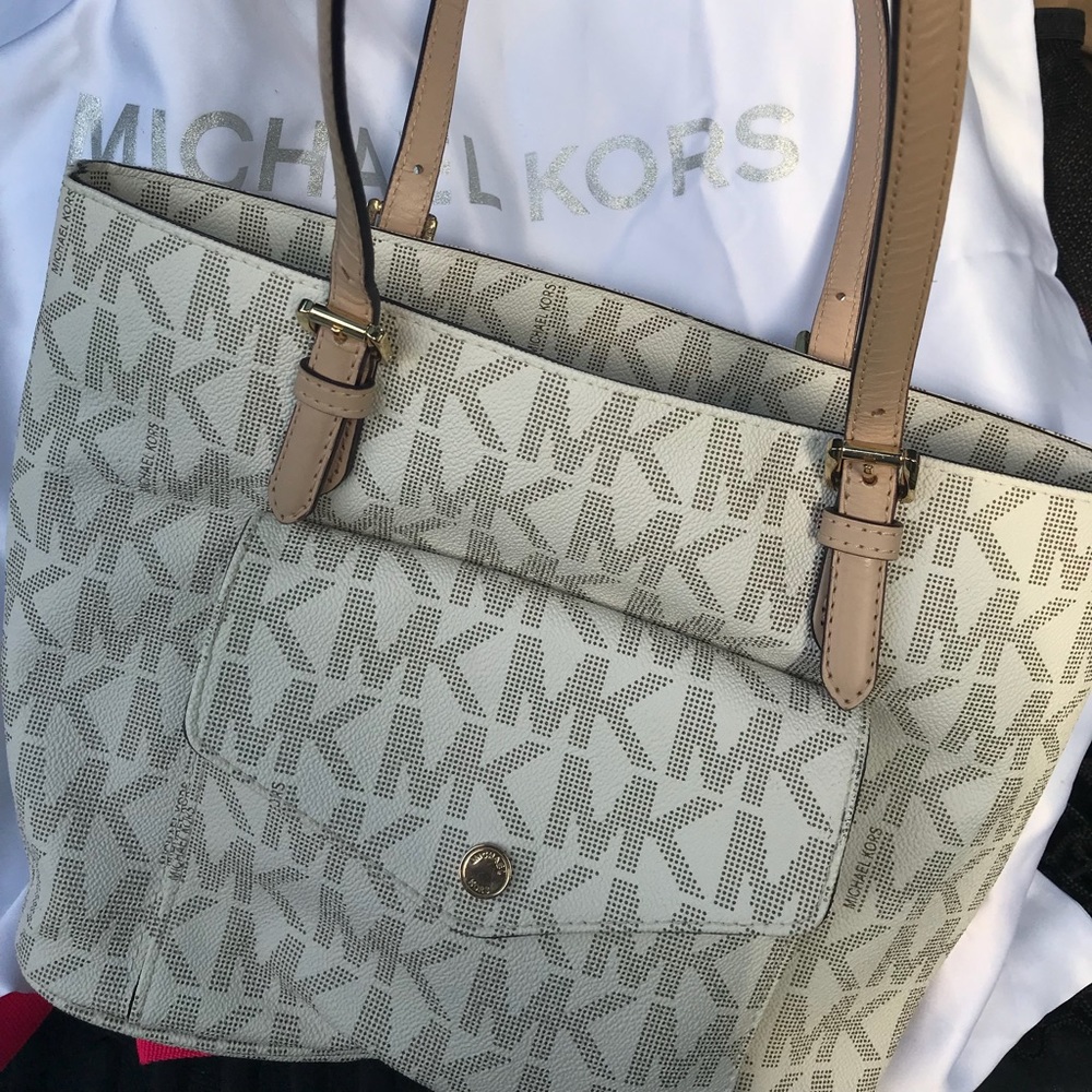 Gold mint condition Michael Kors Handbag